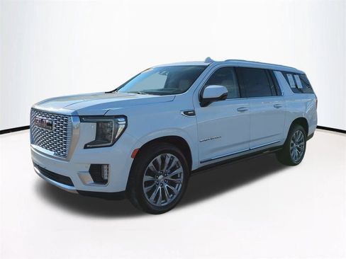 Used 2021 GMC Yukon XL Denali w/ Denali Premium Package image 9