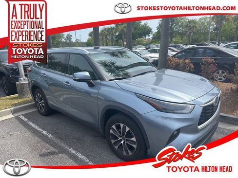 Used 2022 Toyota Highlander XLE image 1