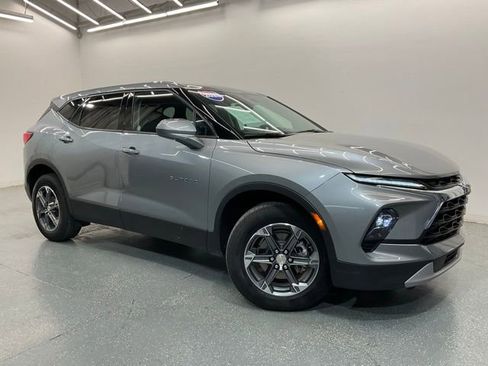 Used 2025 Chevrolet Blazer LT FWD image 2