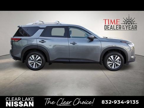 Certified 2025 Nissan Pathfinder SL FWD image 8