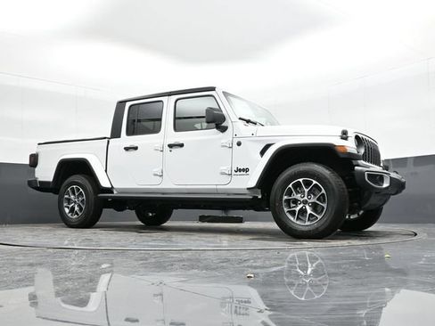 Used 2024 Jeep Gladiator Sport AWD/4WD image 40
