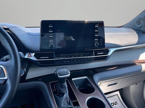 Used 2021 Toyota Sienna XLE w/ XLE Plus Package FWD image 6