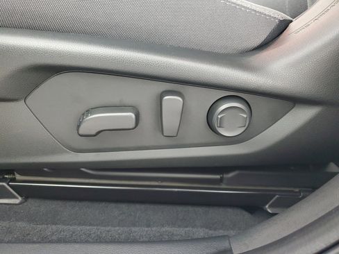 Used 2025 Subaru Crosstrek 2.0i Premium image 30