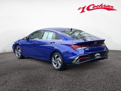 Used 2025 Hyundai Elantra SEL FWD image 9