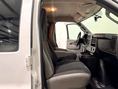 Used 2020 GMC Savana 2500 w/ Driver Convenience Package image 12