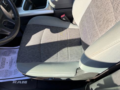 Used 2018 RAM 1500 Classic SLT w/ Luxury Group image 14