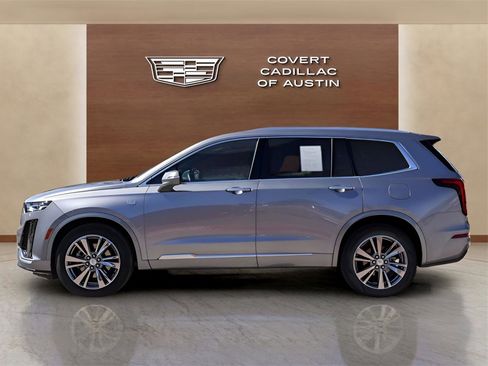 Used 2025 Cadillac XT6 Premium Luxury image 2