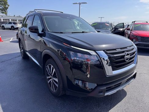 Used 2025 Nissan Pathfinder Platinum FWD image 7