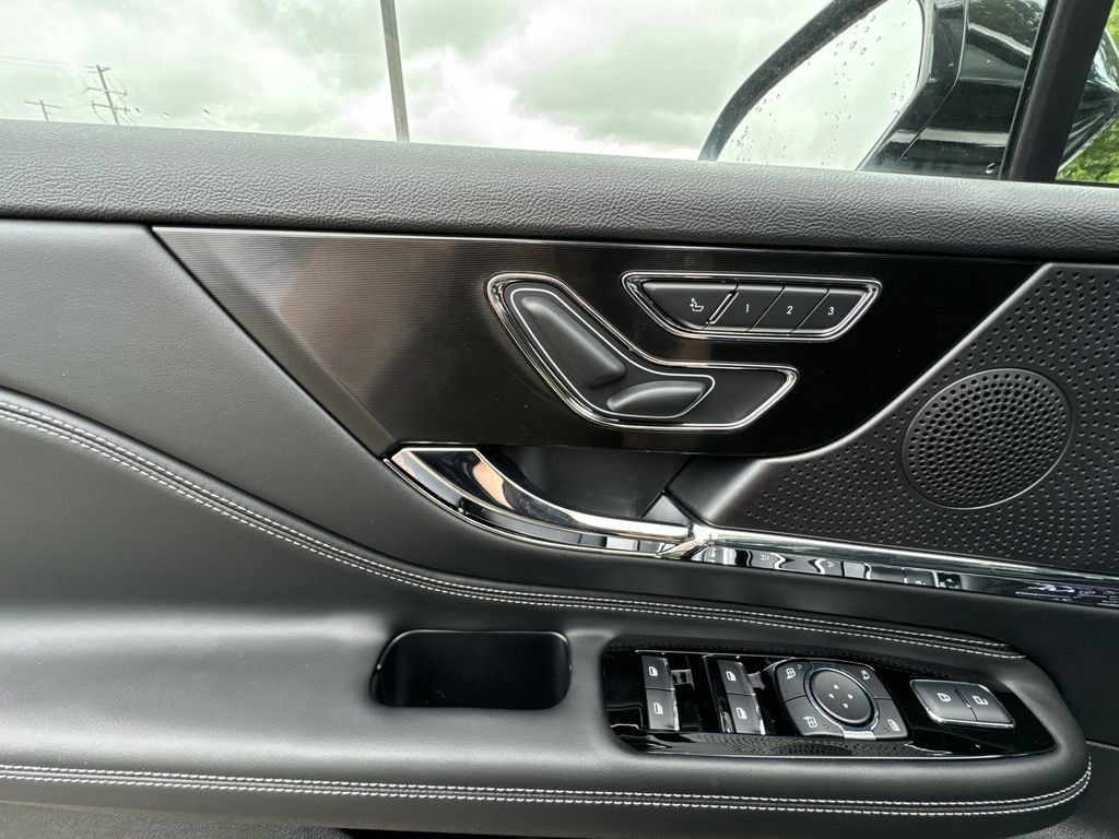 New 2024 Lincoln Corsair Grand Touring AWD/4WD image 12