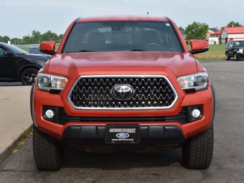 Used 2018 Toyota Tacoma TRD Off-Road w/ Technology Package AWD/4WD image 11