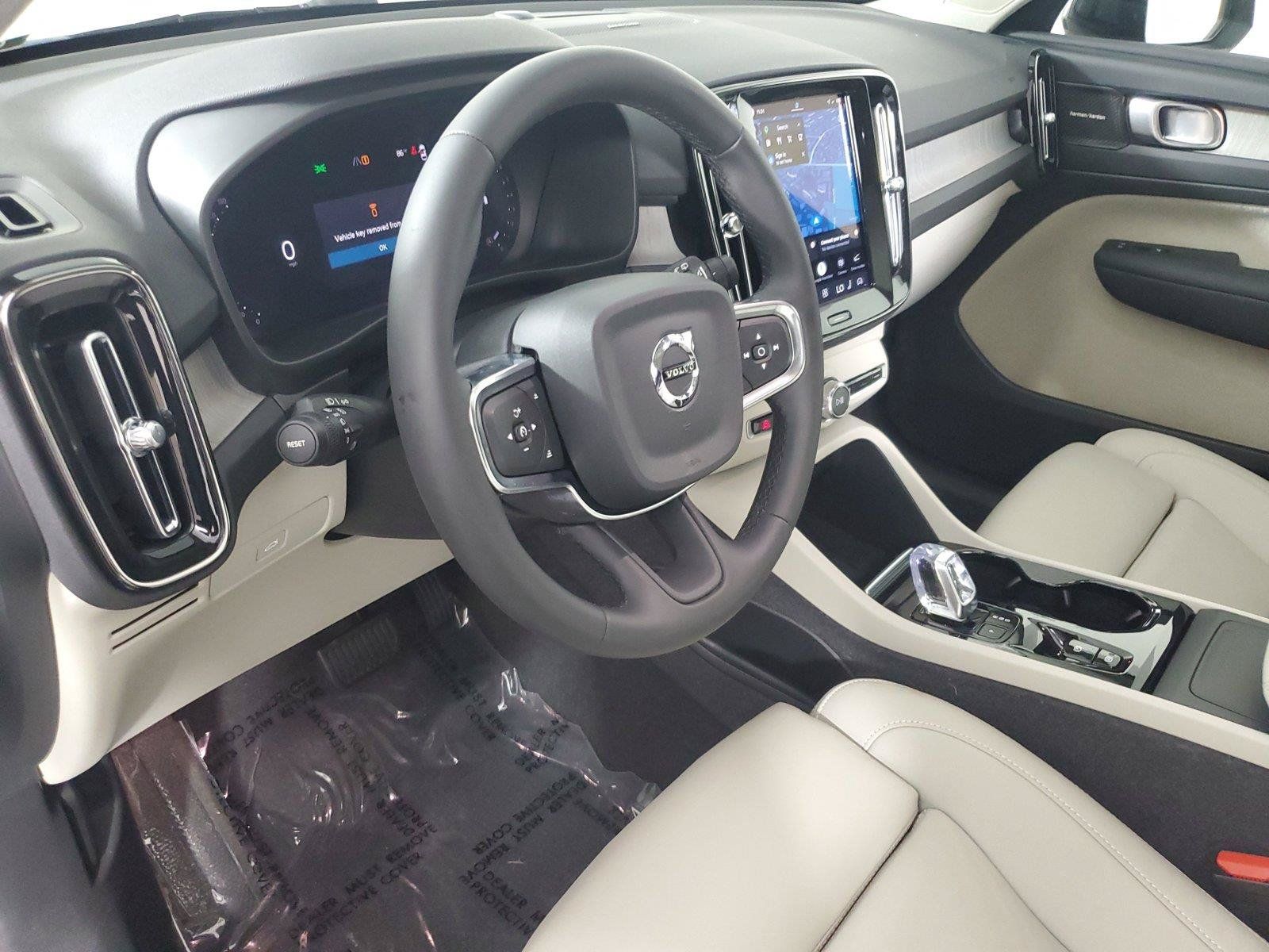 Certified 2024 Volvo XC40 B5 Plus w/ Climate Package AWD/4WD image 24
