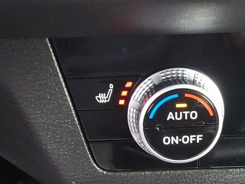 Used 2023 Mitsubishi Outlander SE image 23