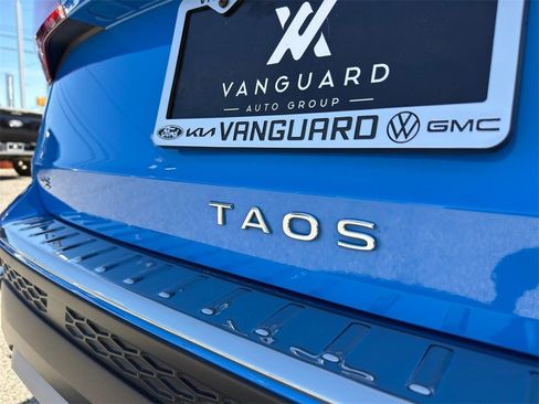 Used 2024 Volkswagen Taos SE image 11