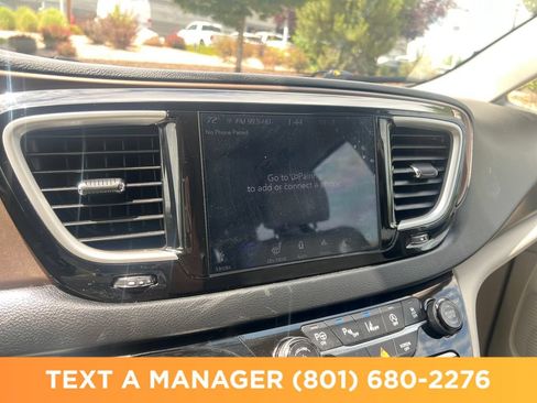 Used 2018 Chrysler Pacifica Touring-L w/ Advanced Safetytec Group FWD image 18