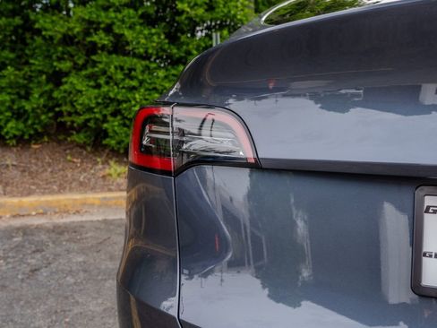 Used 2023 Tesla Model Y Long Range AWD/4WD image 26