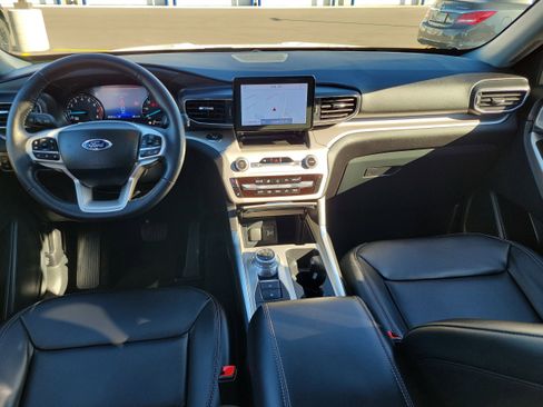 Used 2023 Ford Explorer XLT w/ Equipment Group 202A image 13