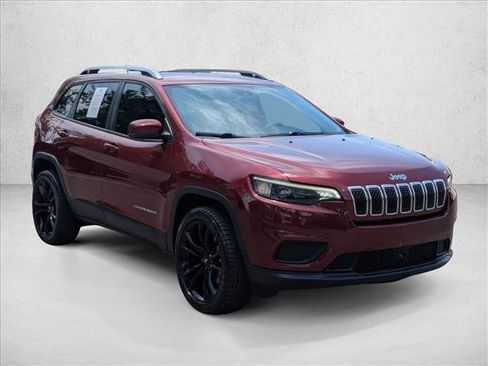 Used 2021 Jeep Cherokee Latitude AWD/4WD image 3