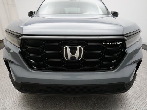 Certified 2025 Honda Pilot Black Edition image 23