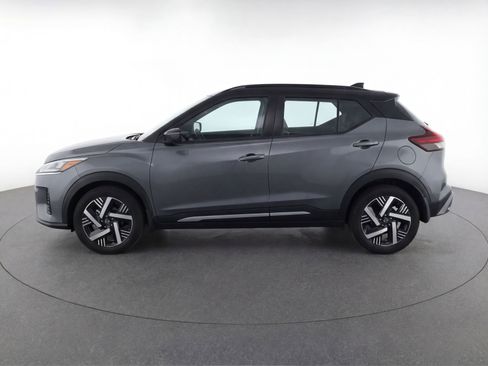 Used 2025 Nissan Kicks SV image 5