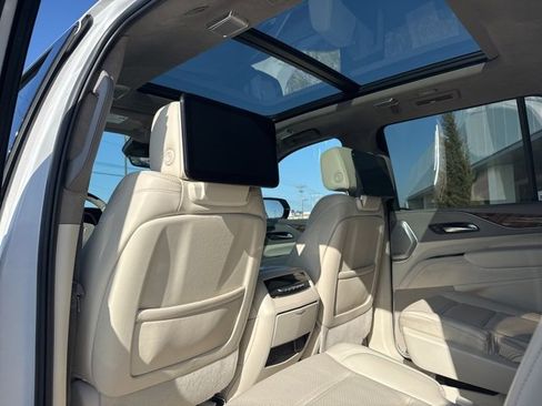 Used 2022 Cadillac Escalade Premium Luxury Platinum image 33
