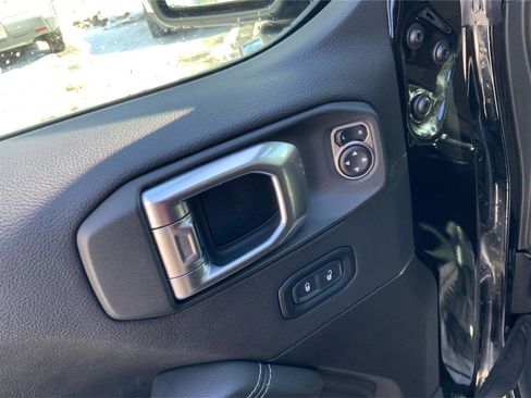 Used 2023 Jeep Wrangler Unlimited Sahara AWD/4WD image 21