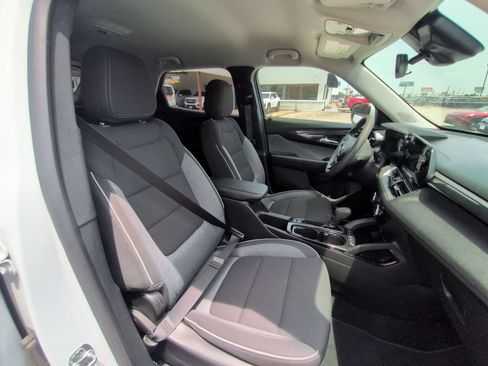 Used 2025 Chevrolet TrailBlazer LT AWD/4WD image 30