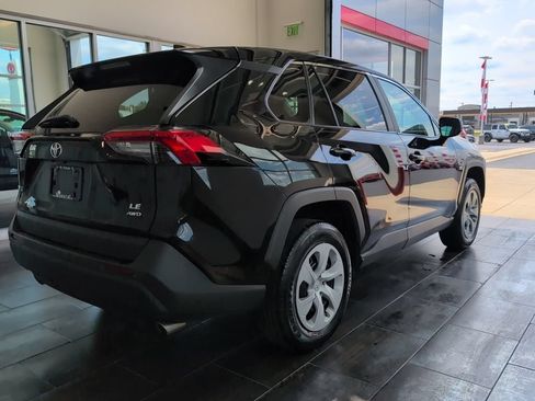 Used 2024 Toyota RAV4 LE AWD/4WD image 8