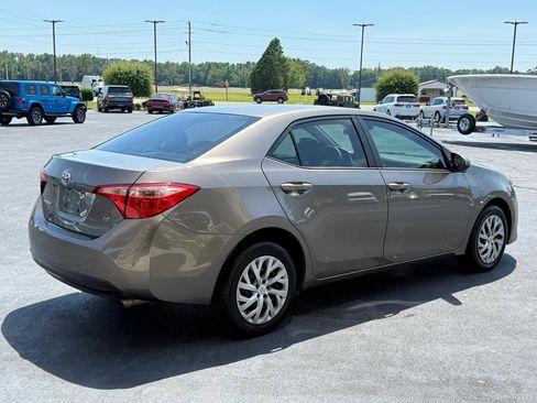 Used 2019 Toyota Corolla LE FWD image 5