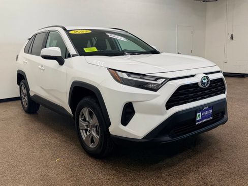 Used 2025 Toyota RAV4 XLE AWD/4WD image 9