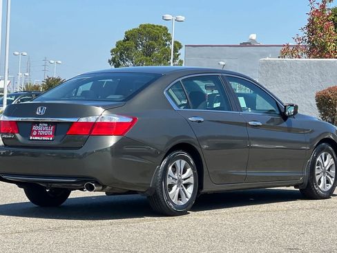 Used 2015 Honda Civic SE image 2