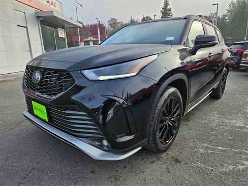 New 2025 Toyota Highlander XSE image 7