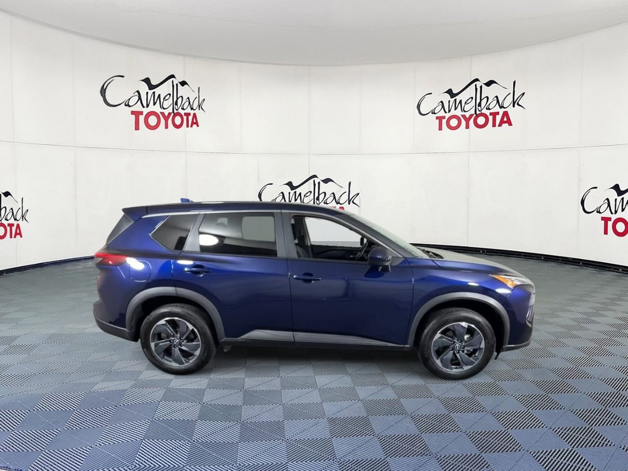 Used 2025 Nissan Rogue SV FWD image 4