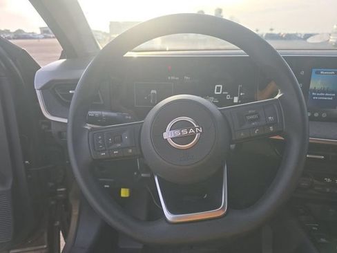 Used 2026 Nissan Kicks SV FWD image 4