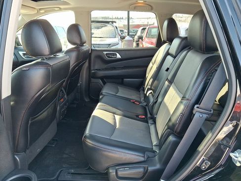 Used 2020 Nissan Pathfinder SL image 10