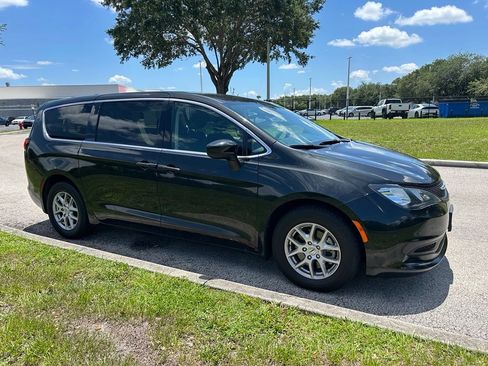 Used 2023 Chrysler Voyager LX FWD image 8
