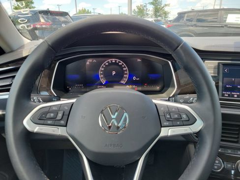 Used 2023 Volkswagen Jetta SE w/ Panoramic Sunroof Package FWD image 25