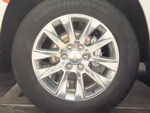 Used 2023 Chevrolet Suburban Premier AWD/4WD image 3