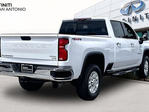 Used 2025 Chevrolet Silverado 2500 LTZ w/ LTZ Convenience Package AWD/4WD image 2