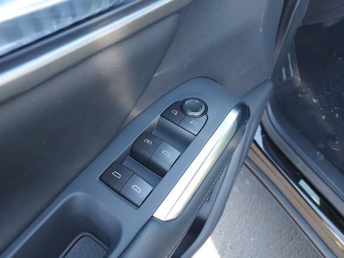 New 2027 Chevrolet Traverse LT FWD image 11