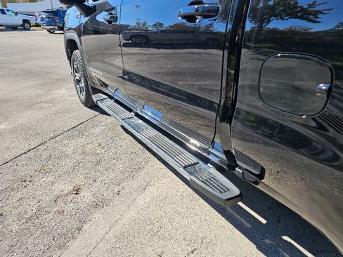 New 2026 GMC Sierra 1500 SLE image 14