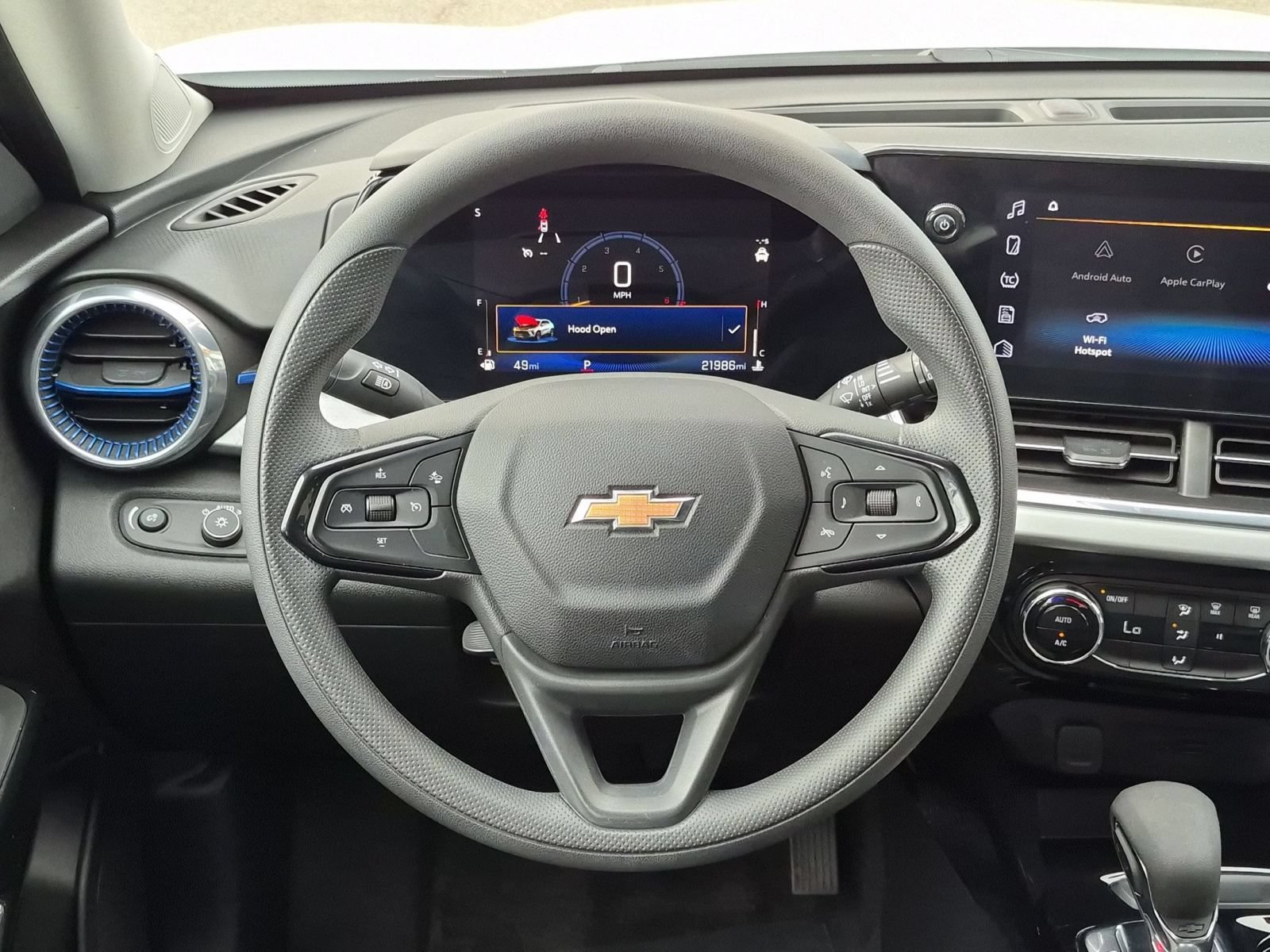 Used 2025 Chevrolet Trax LT w/ LPO, Blackout Package FWD image 13