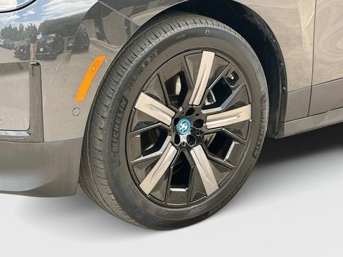 Used 2024 BMW iX xDrive50 AWD/4WD image 29