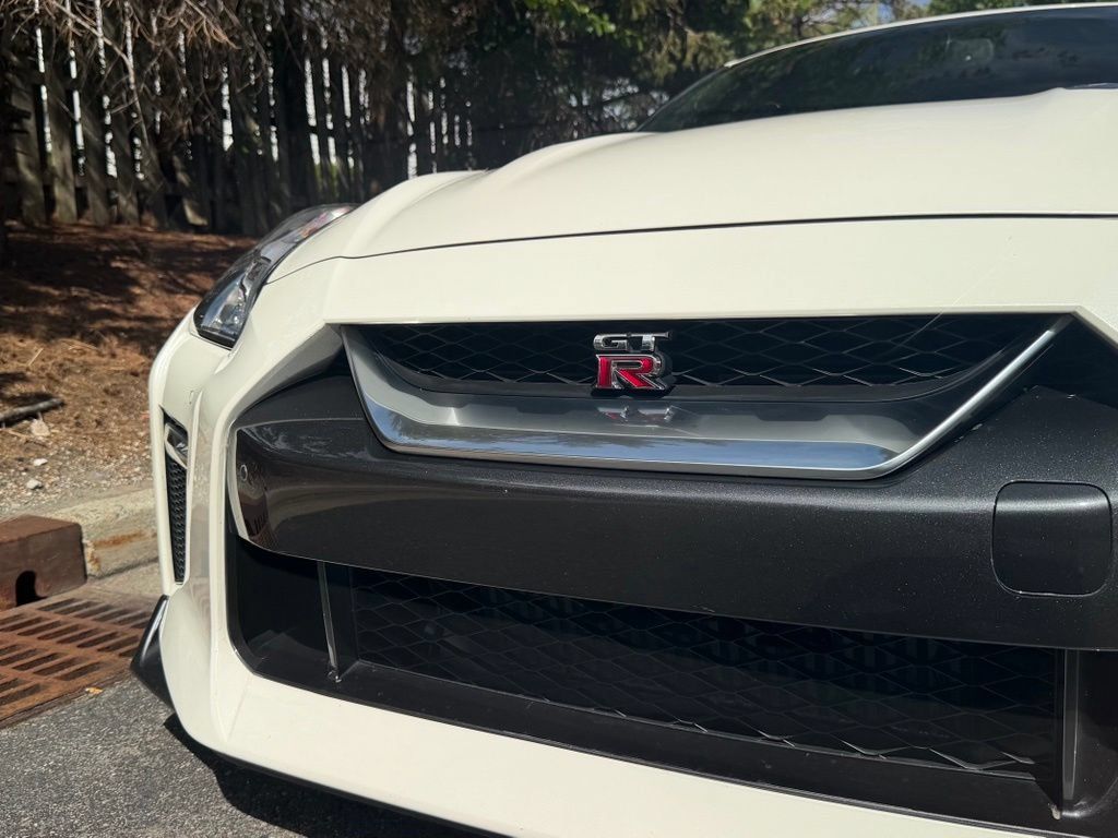 Used 2019 Nissan GT-R Premium w/ Premium Interior Package AWD/4WD image 17