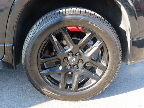 Used 2023 Chevrolet Traverse Premier w/ Redline Edition image 43