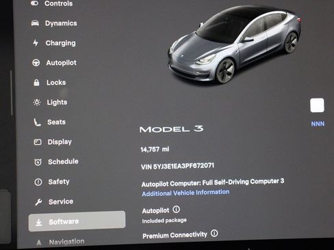 Used 2023 Tesla Model 3 Standard Range image 9