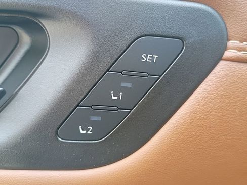 New 2026 Nissan Pathfinder Platinum image 25