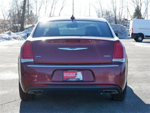 Used 2017 Chrysler 300 Limited image 6