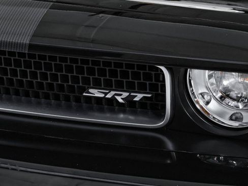 Used 2009 Dodge Challenger SRT8 image 39