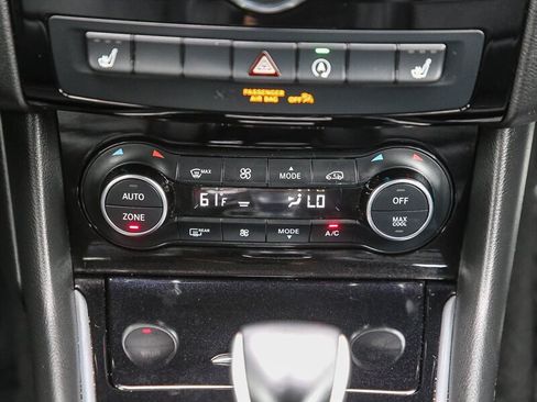 Used 2017 INFINITI QX30 image 17