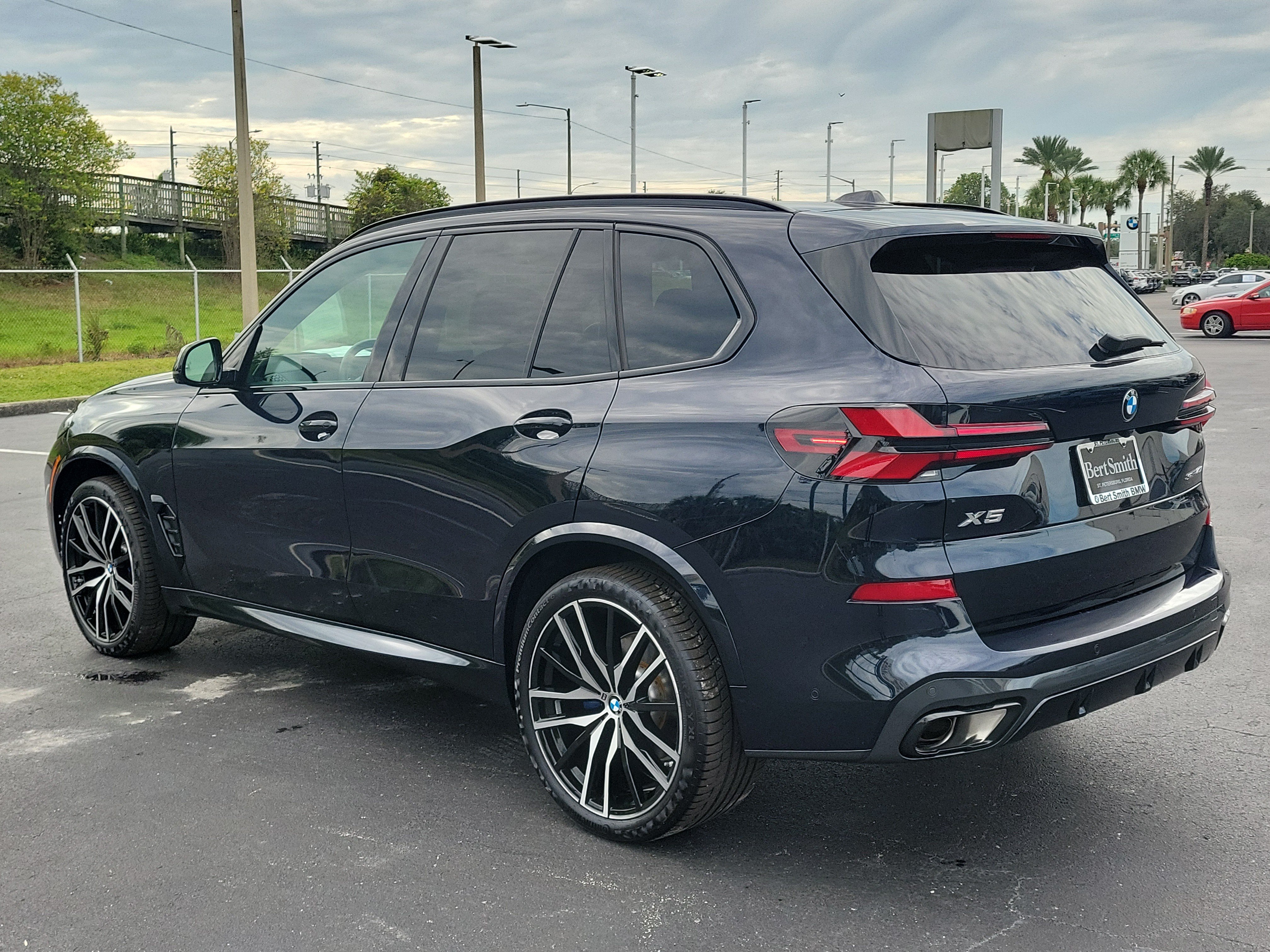 Used 2026 BMW X5 sDrive40i w/ M Sport Package RWD image 4